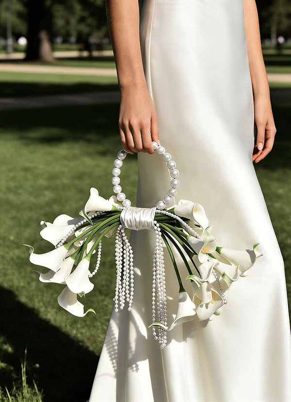 front Tulppaani- ja kallahelmikaskadi-morsiuskimppu