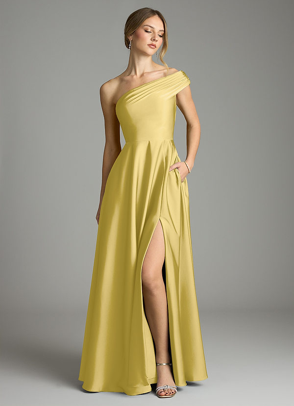 Azazie Melanie Vestidos de dama de honor Vestido Canario de Satén Elástico de Línea A con Hombros descubiertos image1