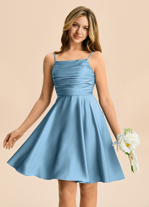 Azazie Miko Junior Robe Trapèze en Satin extensible Plissée Acier Bleuté image1