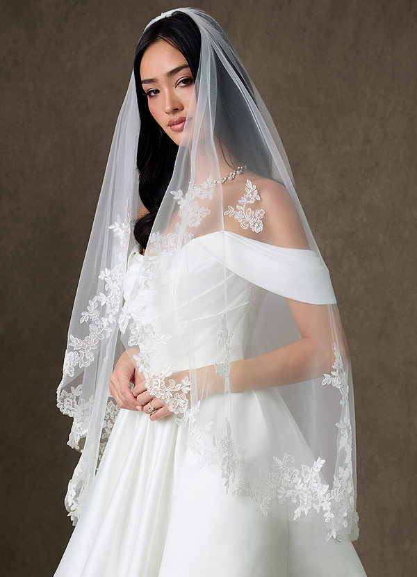 front Kwitnący welon koronkowy z krawędzią płatków