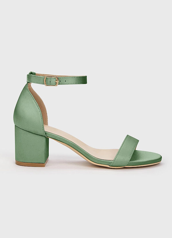 front Bijpassende kleur matte satijnen sandalen met één bandje en blokhak