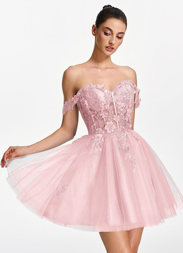 Eudaimonia Rose Robe mini en tulle à épaules dénudées, ornée d'un corset brodé de sequins en 3D et d'un corset à sequins. Coupe trapèze et épaules dénudées. image1