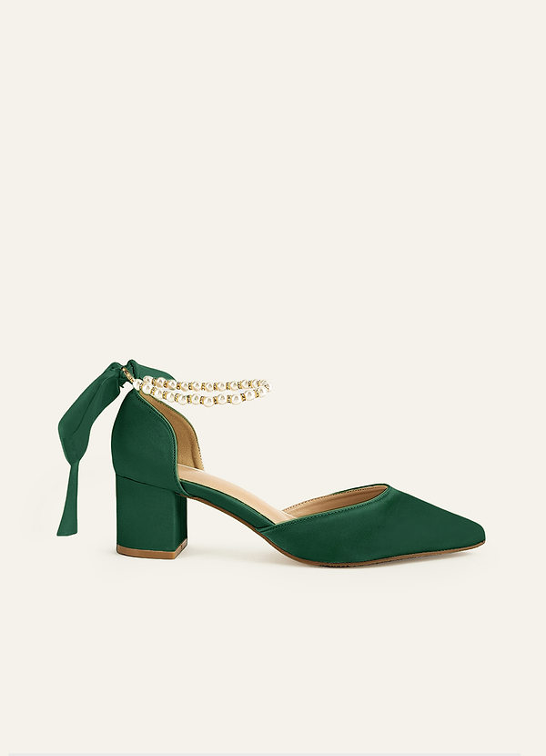 front Farblich passende Blockabsätze aus mattem Satin mit Perlen und Schleife, spitzer Zehenpartie