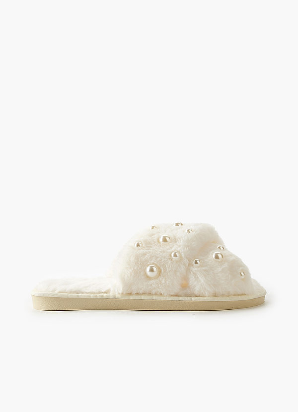 front Perłowe, puszyste kapcie