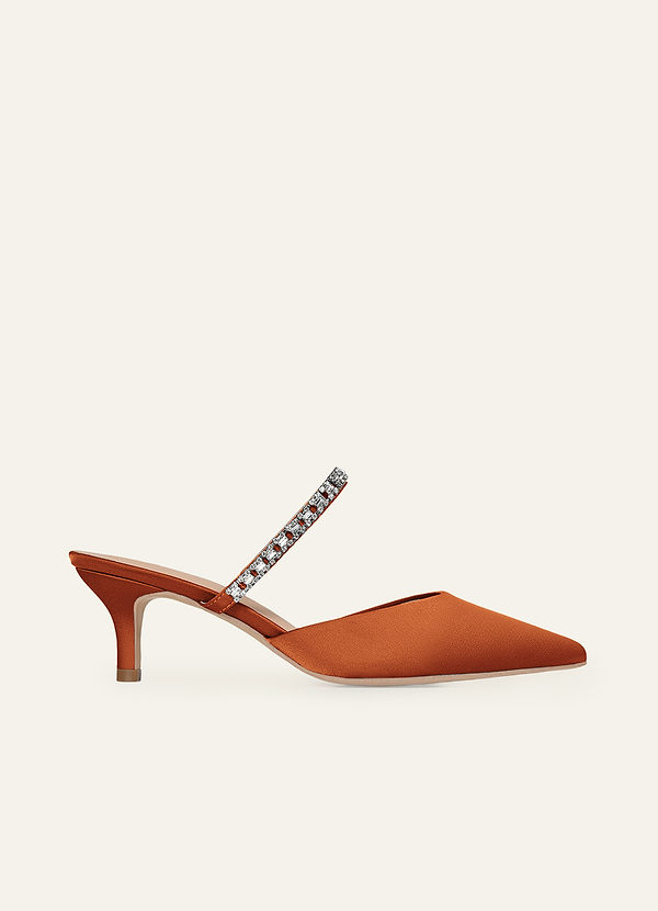 front Escarpins à talons chaton assortis en satin stretch et strass