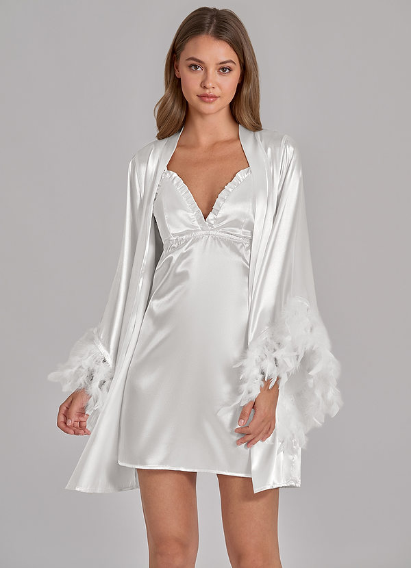 front Bata de novia de satén con plumas y vestido lencero