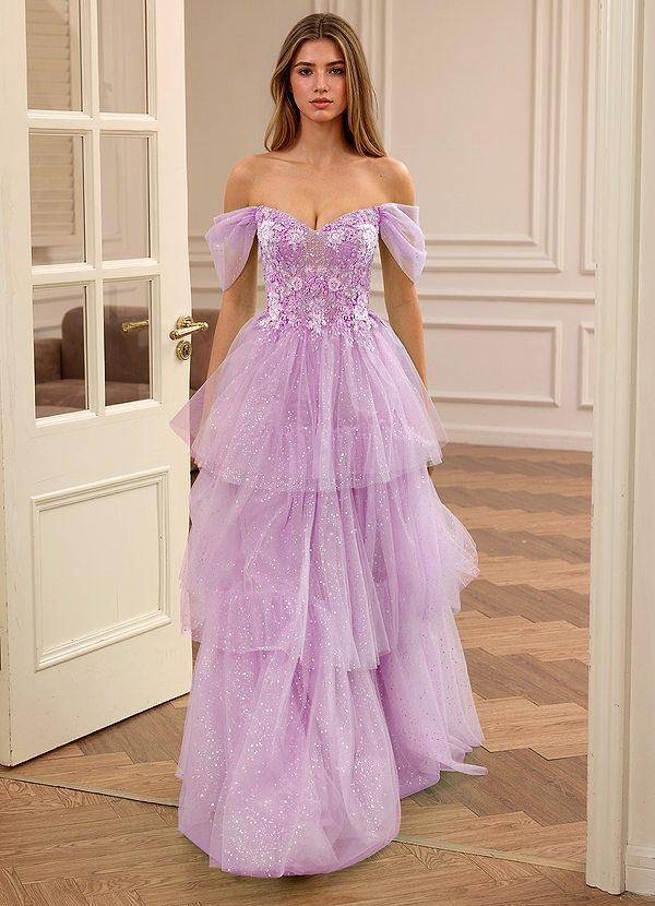 Genevieve Lila Balklänning med bar axelringning i spets image1