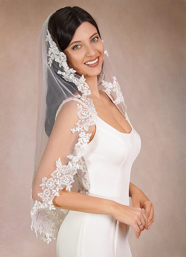 front Diamond and Lace Waist Veil
