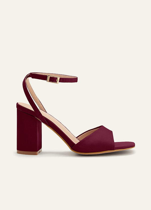 front Tacones de bloque con punta cuadrada en satén elástico a juego