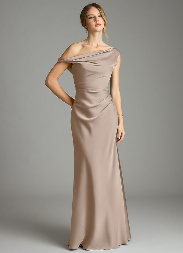 Azazie Emerson Robes de demoiselle d'honneur Robe Sirène en Satin extensible Épaules dénudées Taupe image1