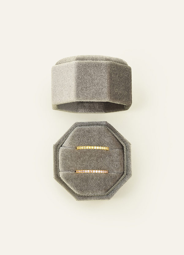 front Hääpäivän samettinen sormusrasia