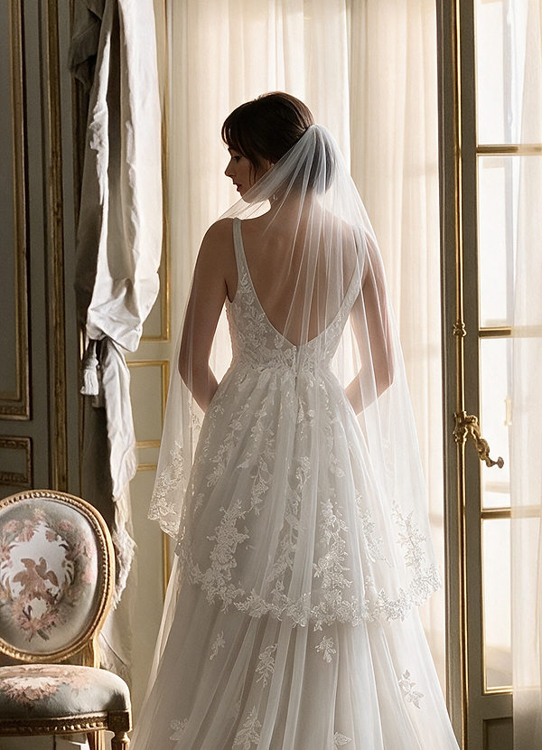 front Blooming Petal-Edged Lace Fingertip Veil