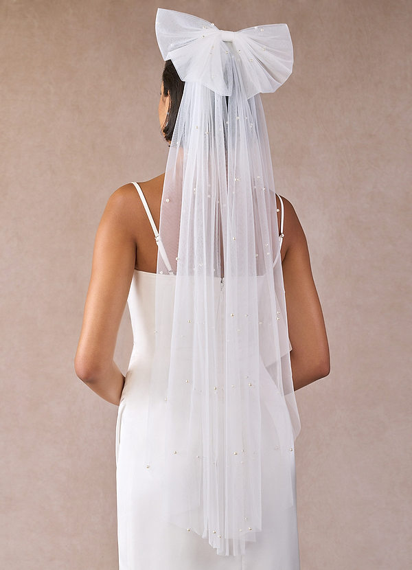 front Scattered Pearl And Bow Fingertip Veil