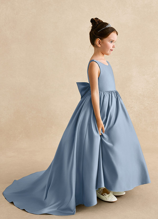 Azazie Mimia Robes de Fillette d'Honneur Robe Trapèze en Mat Satiné Arc Bleu Poussiéreux image1