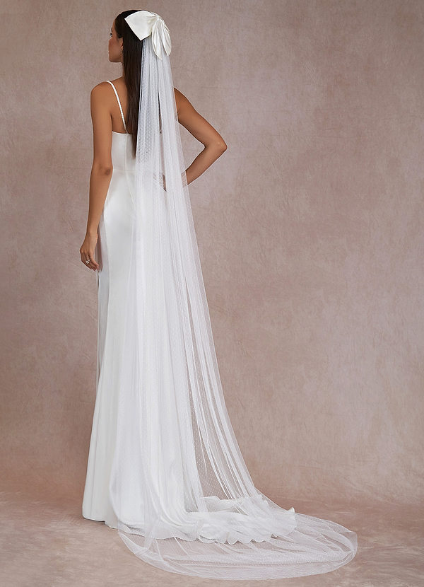 front Regina Veil