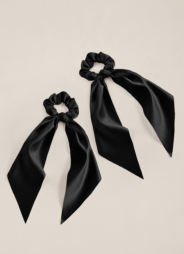 front Set van bijpassende matte satijnen haarsjaalscrunchies