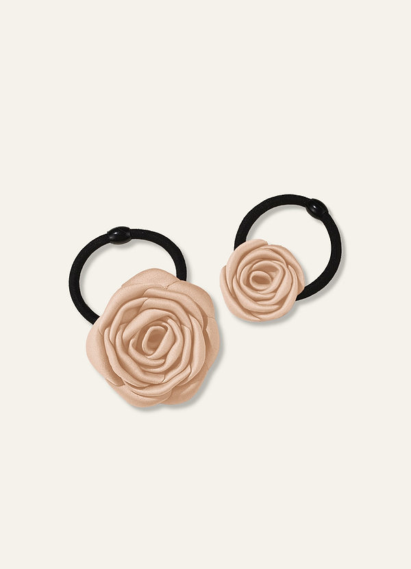 front Conjunto de 2 peças de elásticos de cabelo Darling Poise com flores em marfim