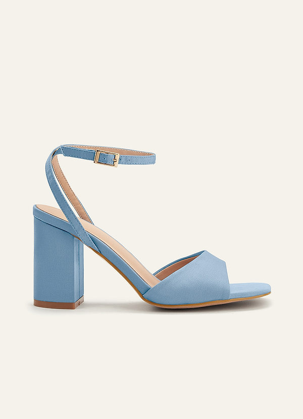 front Scarpe con tacco a blocco in raso elasticizzato con punta quadrata in tinta