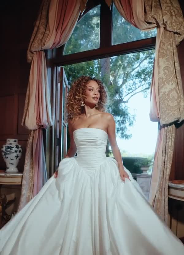 Azazie Shae Bröllopsklänningar Klä av Balklänning i Stretch Satin Axelbandslös Diamantvit image1